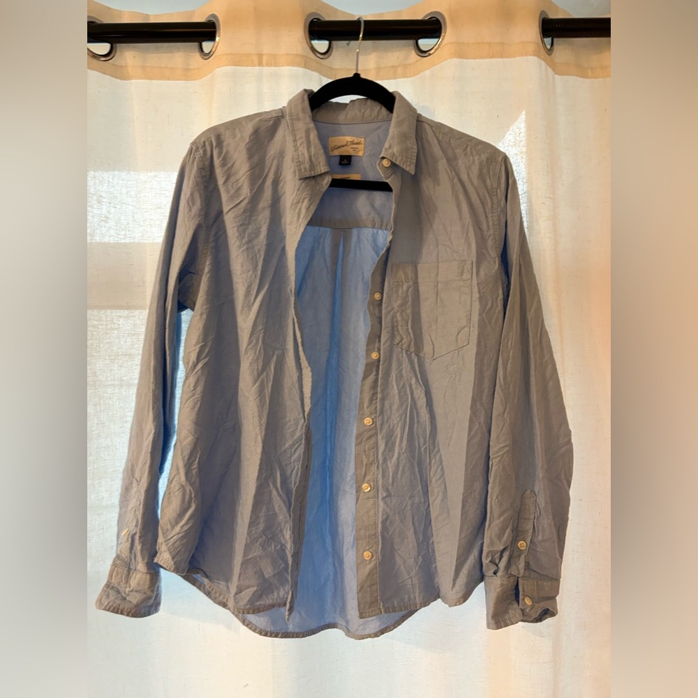 Universal Thread Women's Light Blue Button Down Shirt
